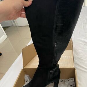 Elegant Black Knee-High Women's Boots